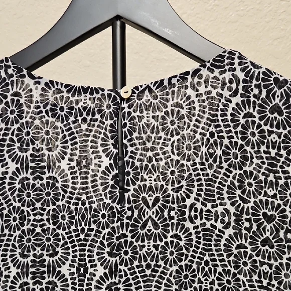 Fever Monochrome Patterned Sleeveless Top - Picture 6 of 8